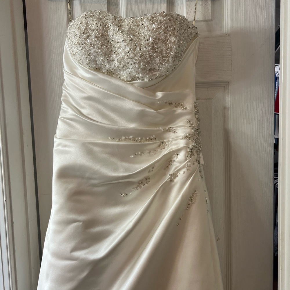 Maggie Sottero Elegant Strapless Wedding Gown - Picture 5 of 8